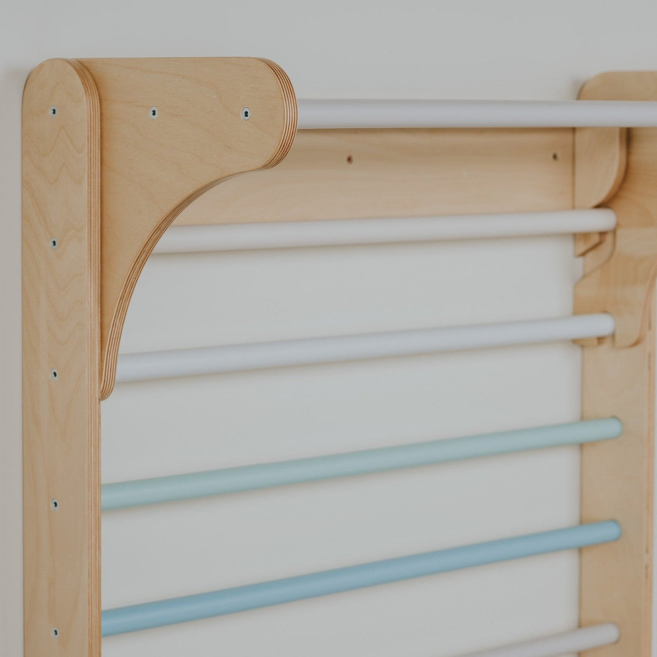 Grimpeur 2-en-1 : Triangle de Pikler et échelle suédoise