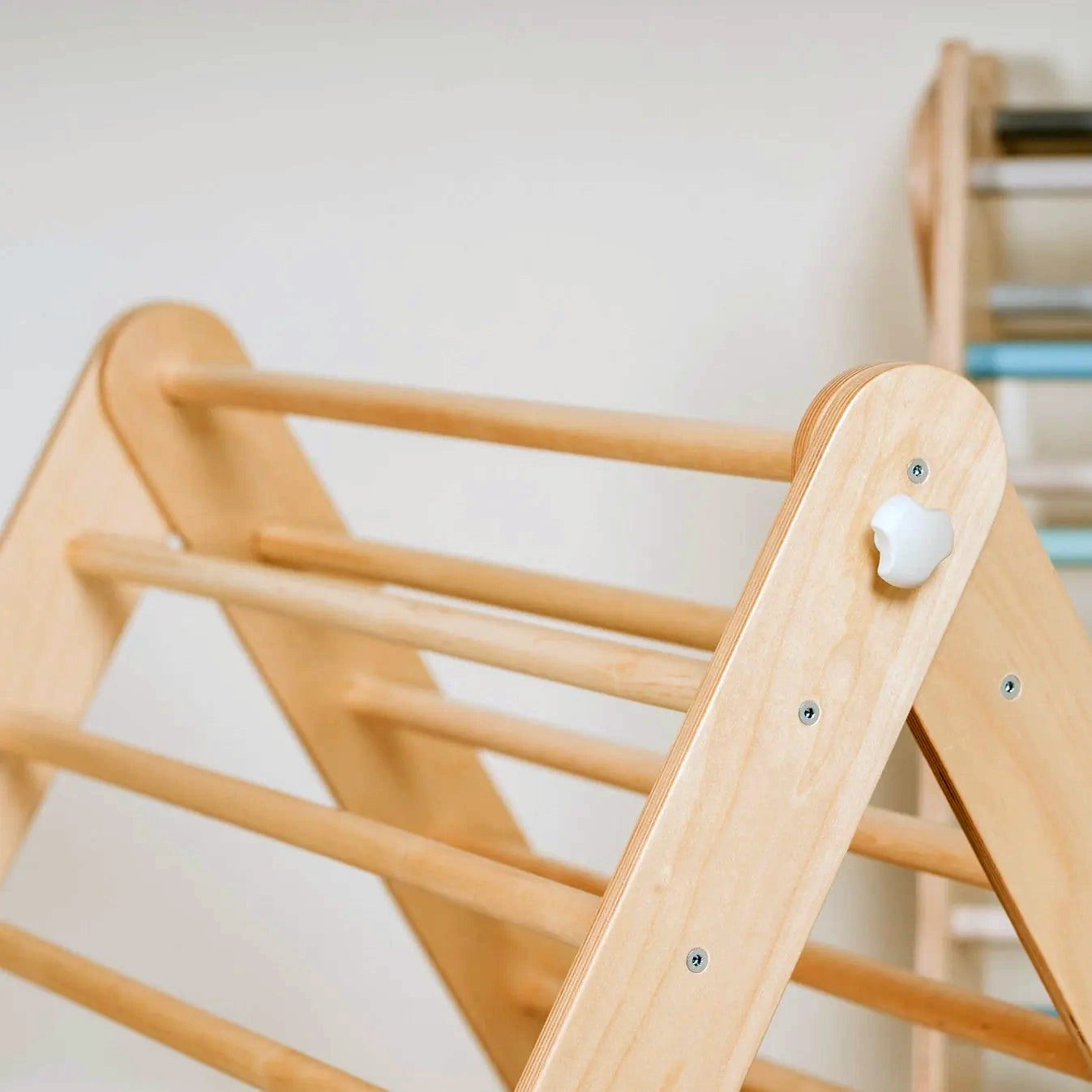 Grimpeur 2-en-1 : Triangle de Pikler et échelle suédoise