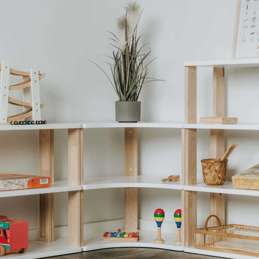 Créez votre propre meuble de rangement Montessori - Blanc et naturel