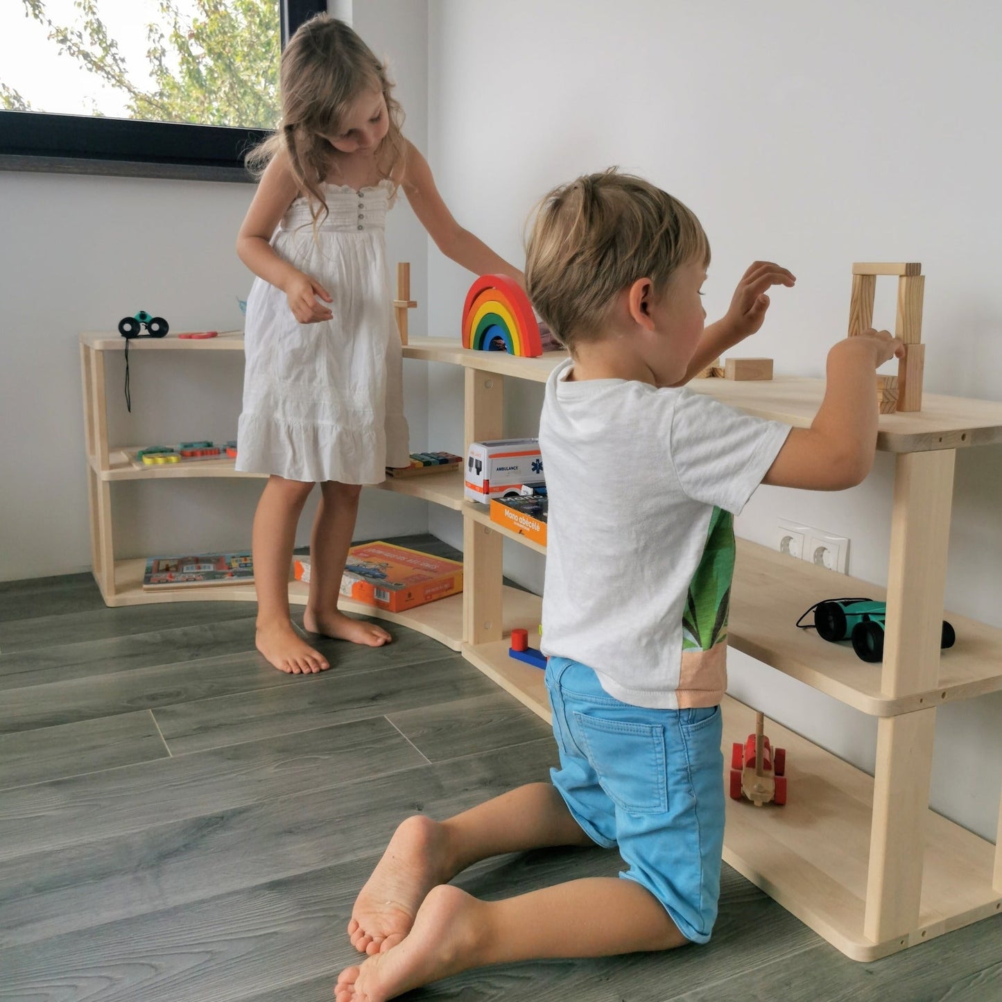 Créez votre propre meuble de rangement Montessori - Finition bois naturel