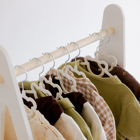 Rangement suspendu pour enfants avec étagère ou tiroirs