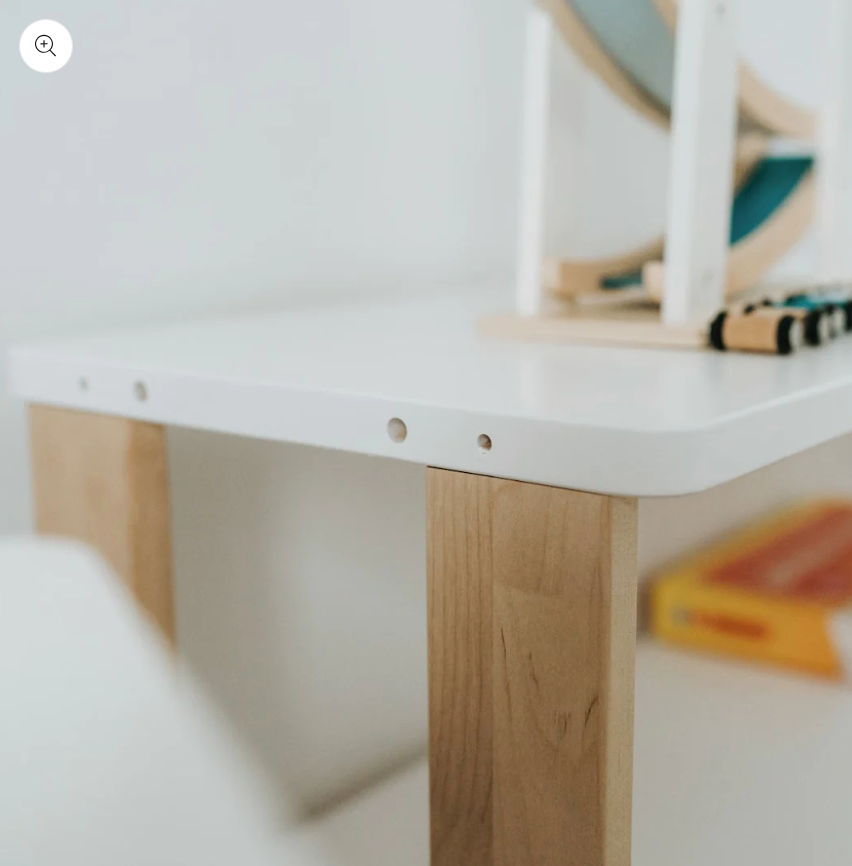 Screenshot from Roomix website showing customer reviews and Roomix guarantee for Montessori kids wardrobe